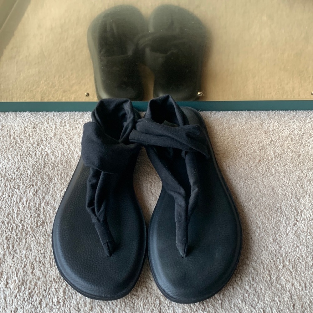 Op black Women’s yoga slings, similar to Sanuk, Size 12
